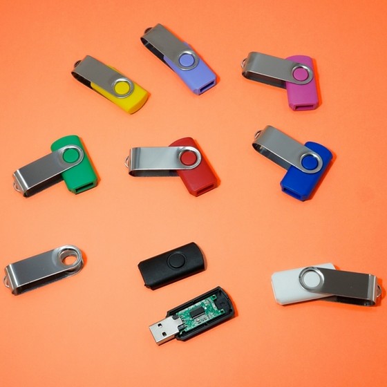 Pen Drive Giratório Camaragibe - Pen Drive para Brinde Promocional